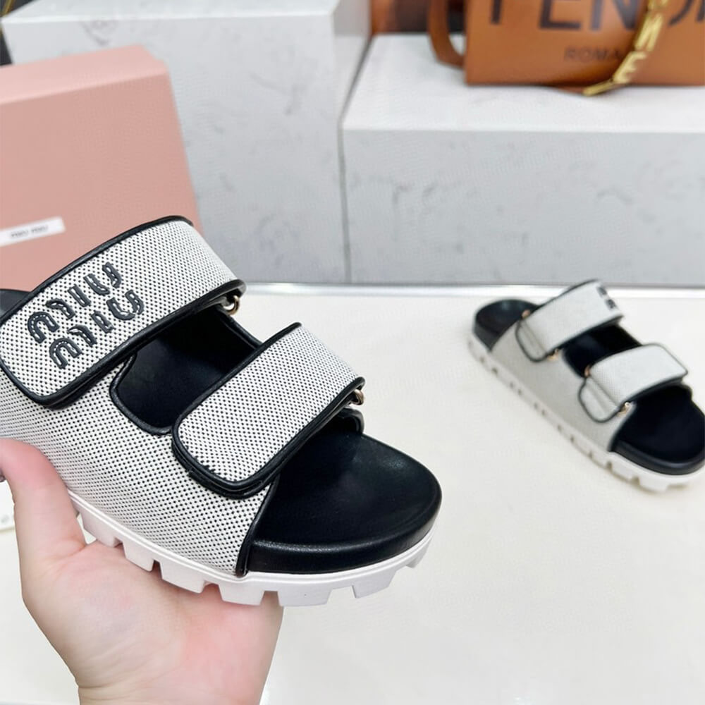 MiuMiu Canvas slides