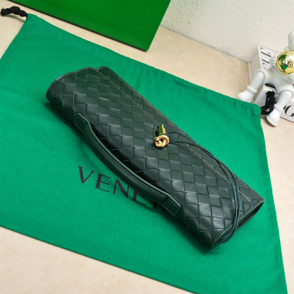 Bottega Veneta Andiamo Clutch(HIGH-END GRADE)