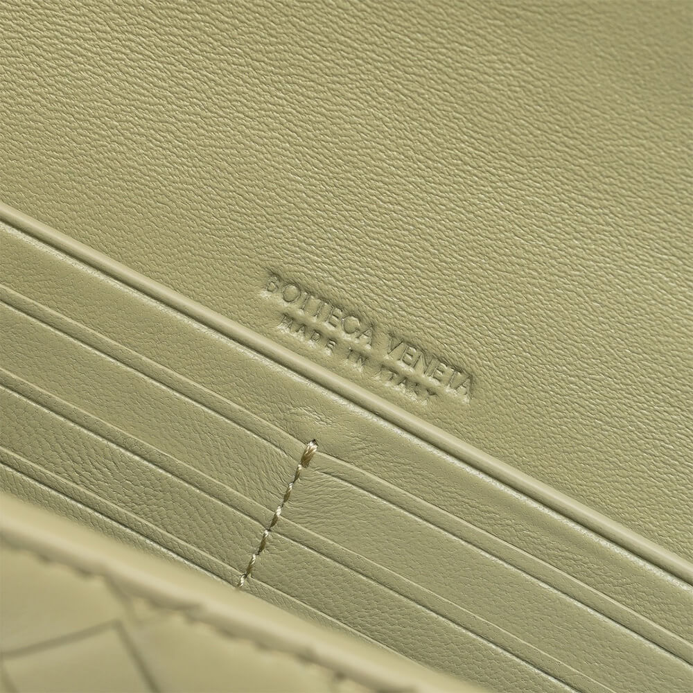 Bottega Veneta Andiamo Clutch(HIGH-END GRADE)